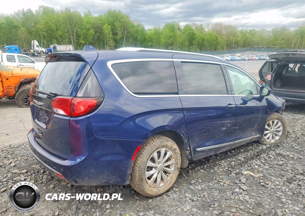 2019 Chrysler Pacifica Touring L VIN:2C4RC1BG1KR548869 - 3