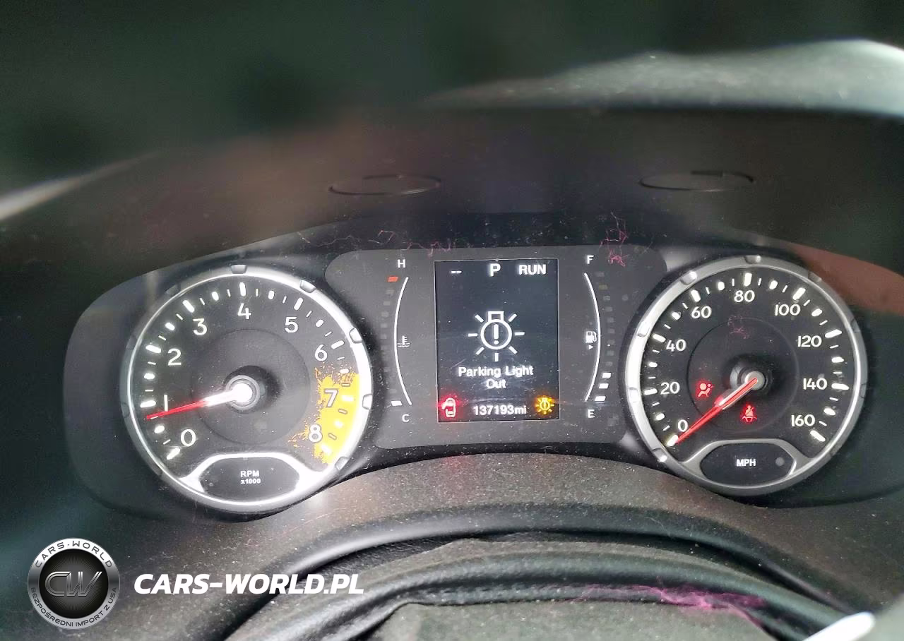 2017 Jeep Renegade Latitude VIN:ZACCJABB4HPG38188 - 9