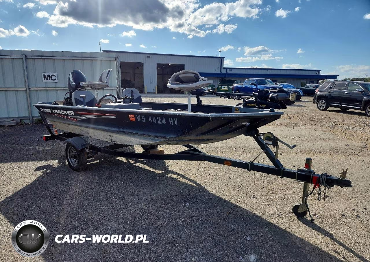 2011 Tracker Boat