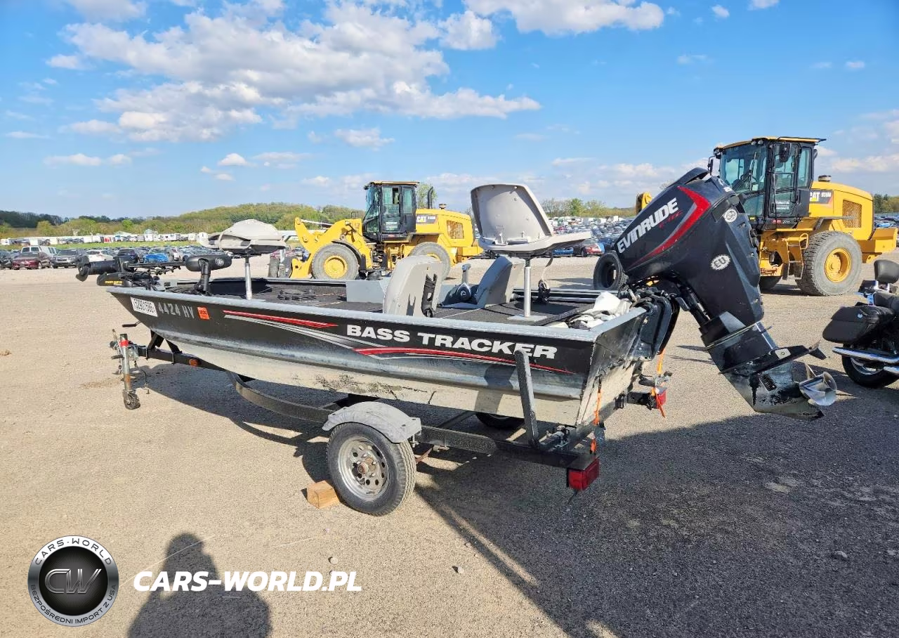 2011 Tracker Boat VIN:BUJ01918F011 - 3
