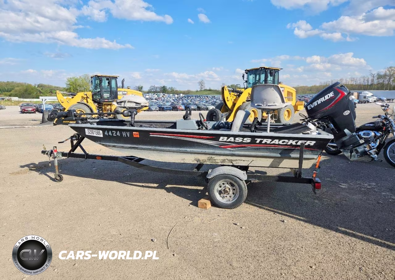 2011 Tracker Boat VIN:BUJ01918F011 - 9