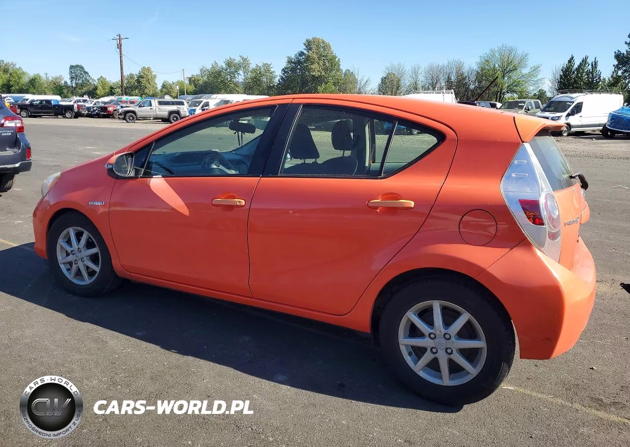 2013 Toyota Prius C Three VIN:JTDKDTB33D1039090 - 2