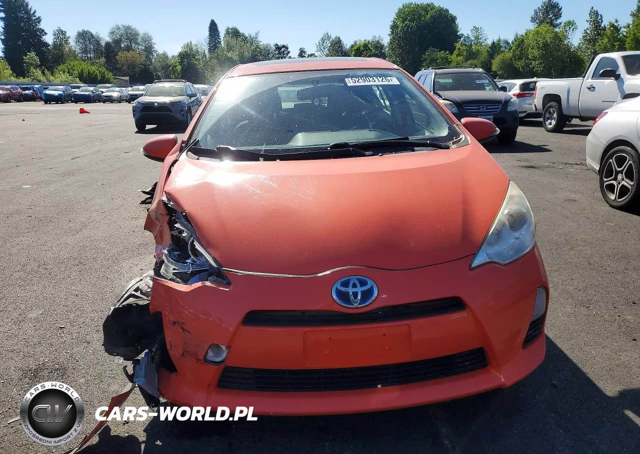 2013 Toyota Prius C Three VIN:JTDKDTB33D1039090 - 5