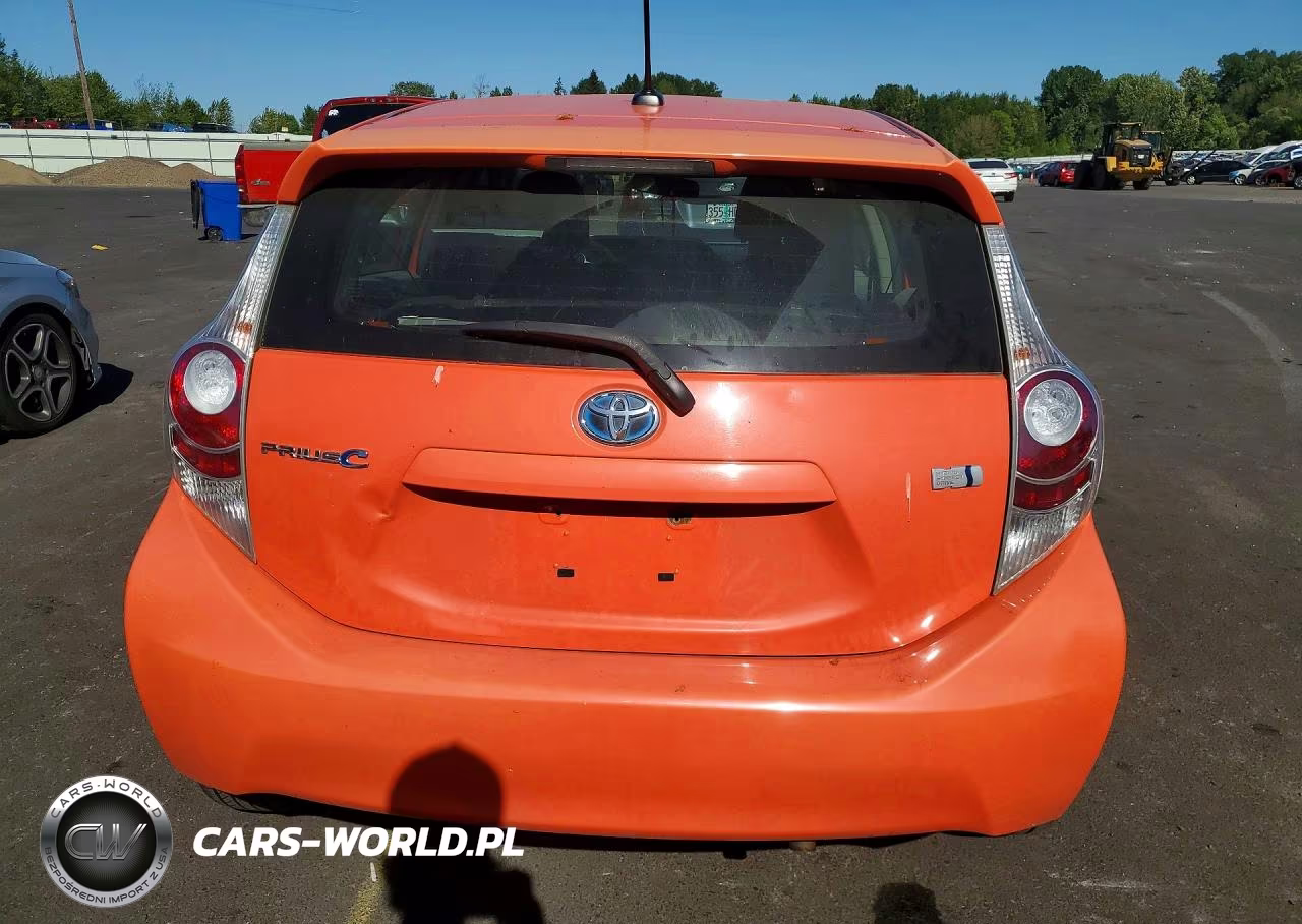 2013 Toyota Prius C Three VIN:JTDKDTB33D1039090 - 6