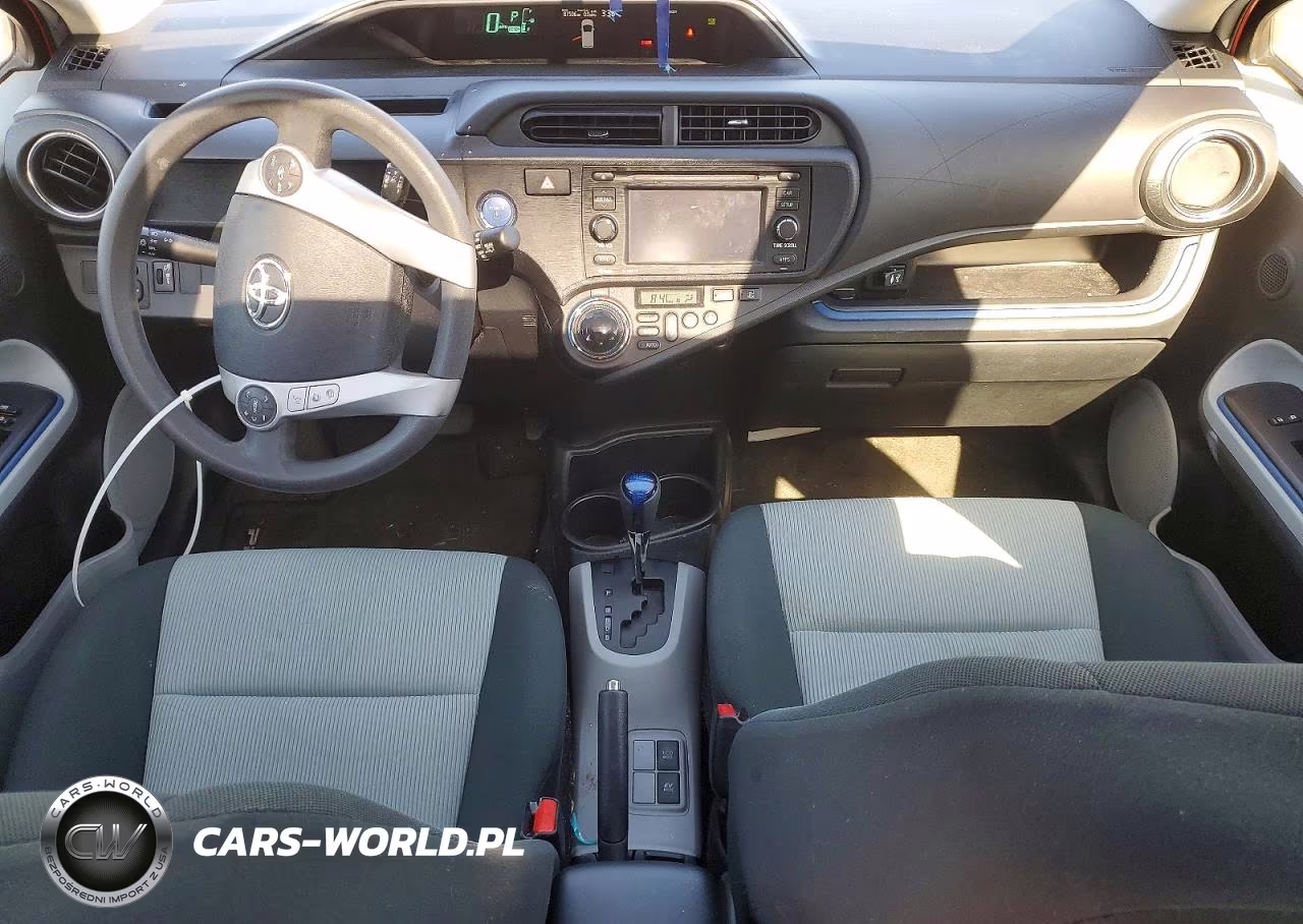 2013 Toyota Prius C Three VIN:JTDKDTB33D1039090 - 8