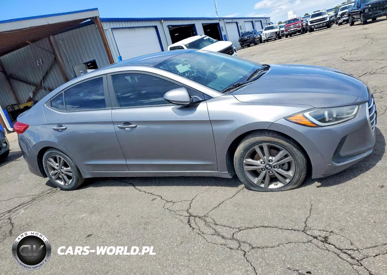 2018 Hyundai Elantra Sel VIN:5NPD84LF0JH245662 - 4