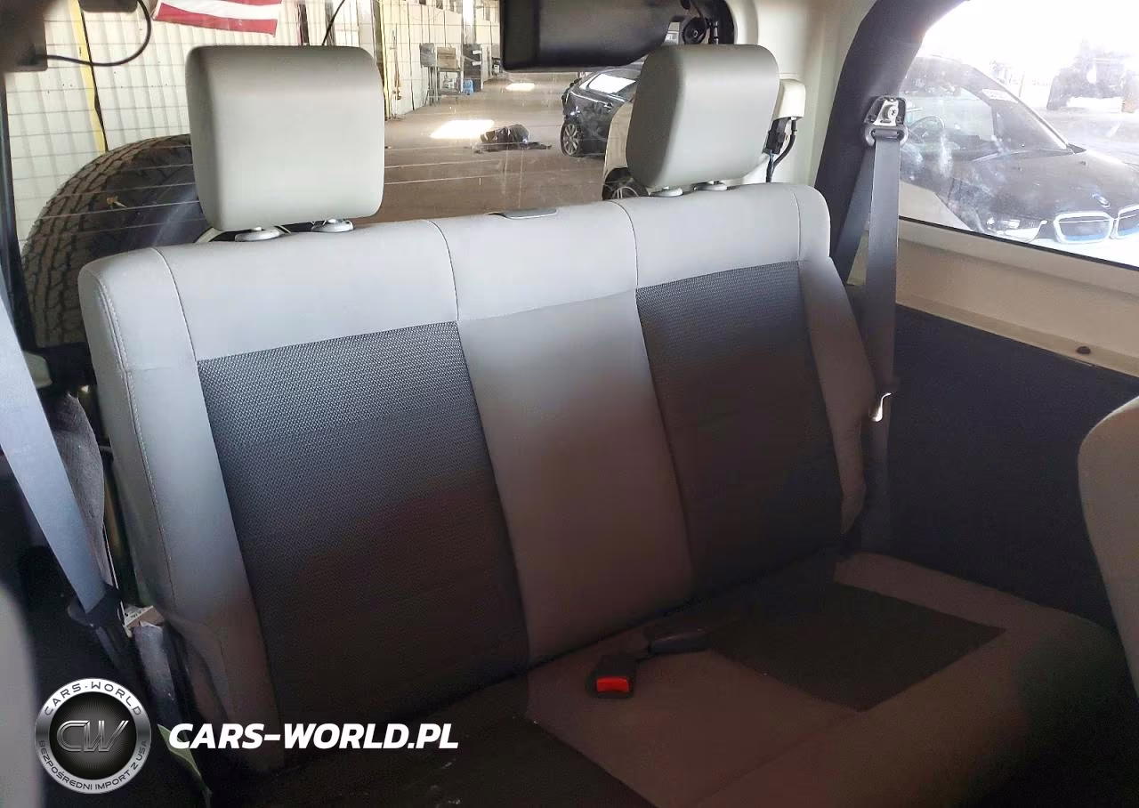 2009 Jeep Wrangler X VIN:1J4FA24139L725121 - 10