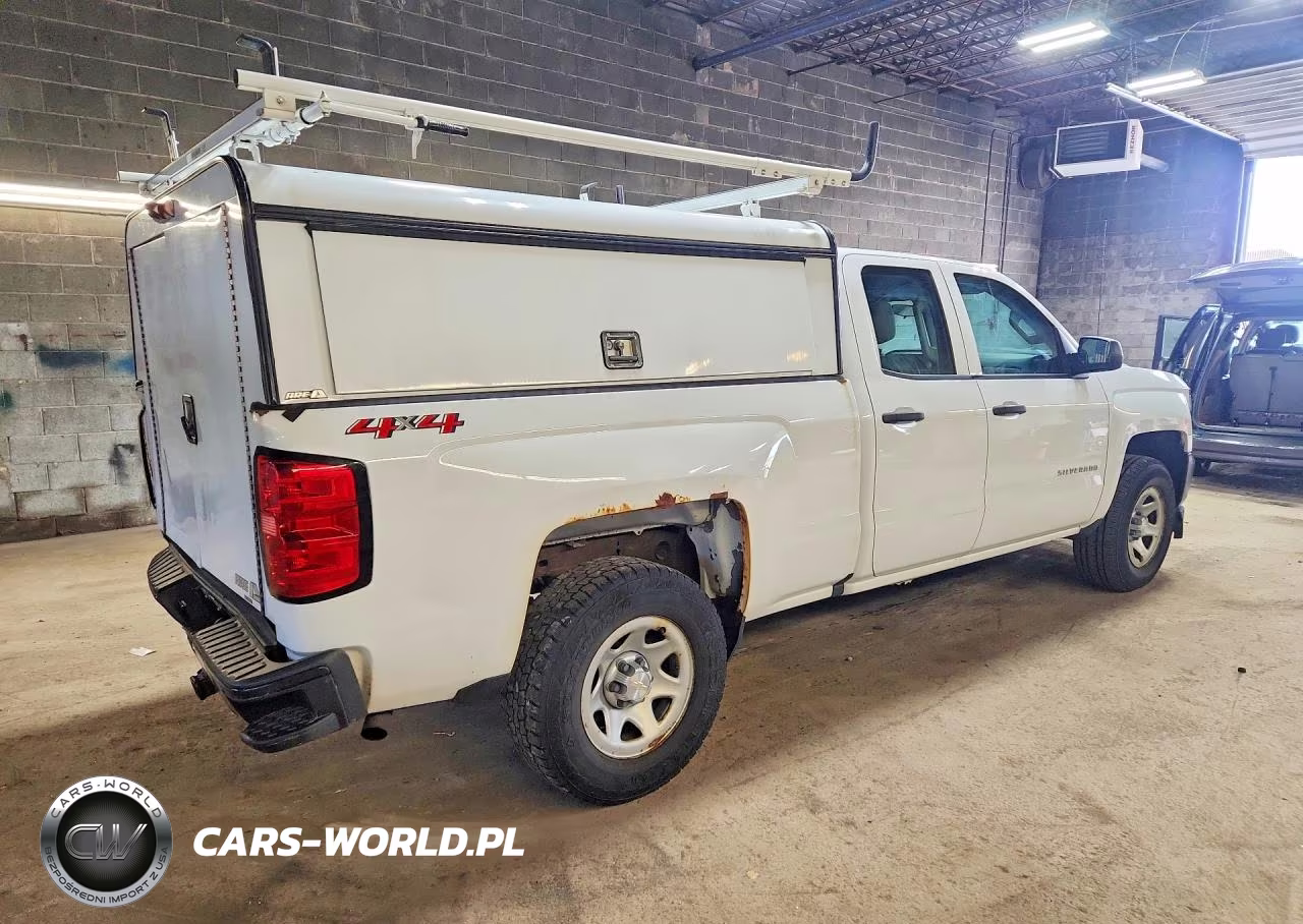 2018 Chevrolet Silverado K1500 VIN:1GCVKNEH1JZ217758 - 3