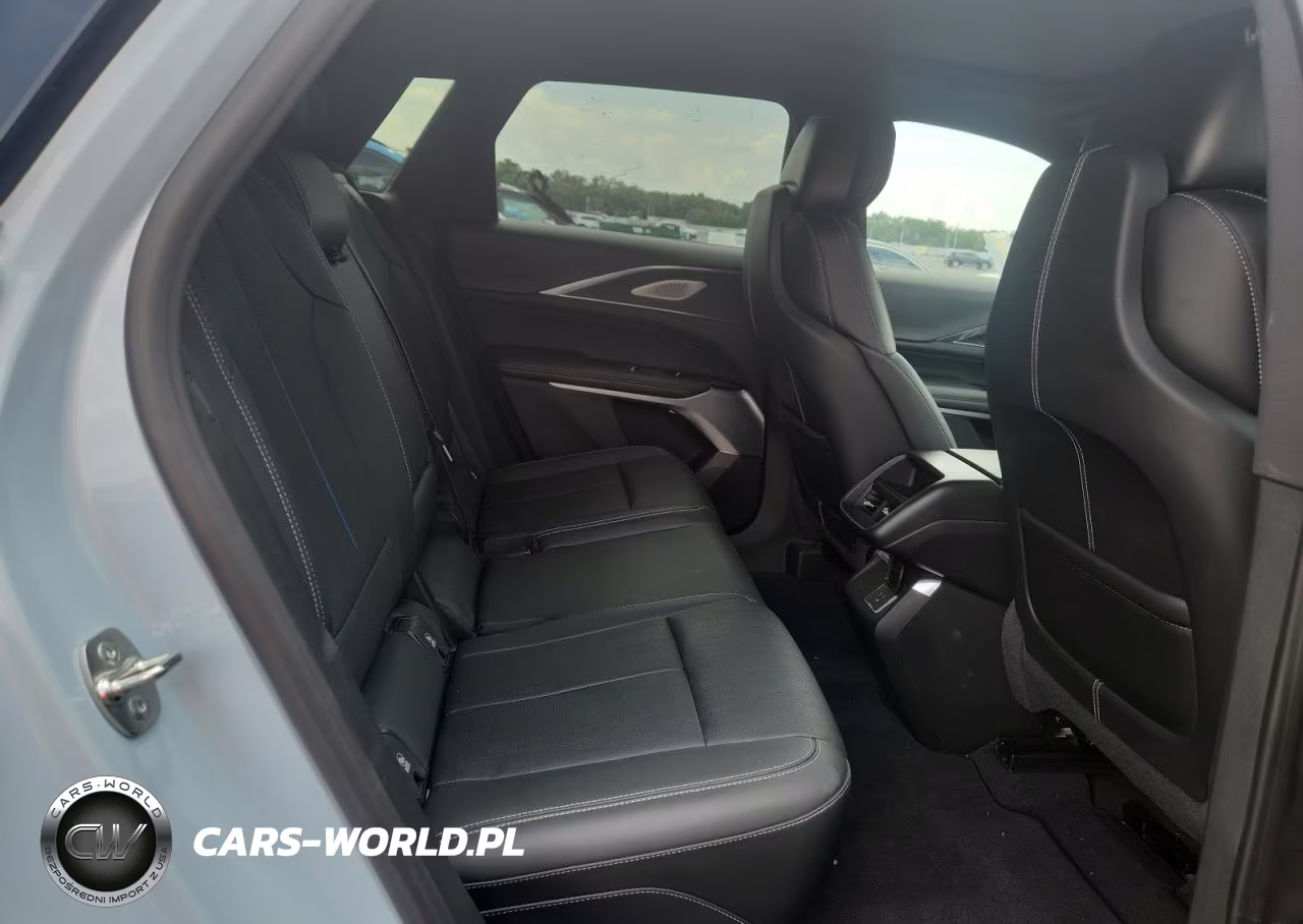 2024 Cadillac Lyriq Luxury VIN:1GYKPRRK3RZ118544 - 11