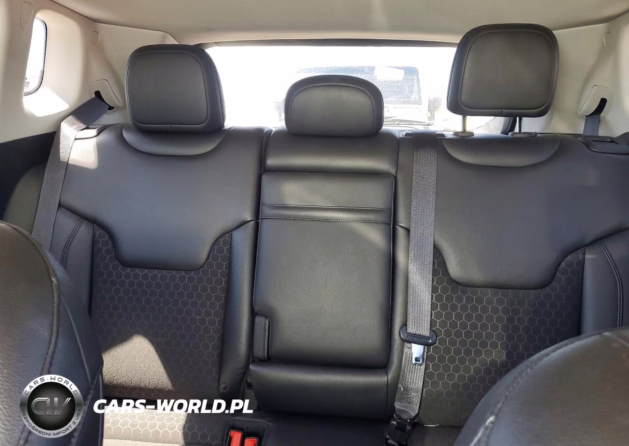 2018 Jeep Compass Latitude VIN:3C4NJDBB7JT315083 - 10