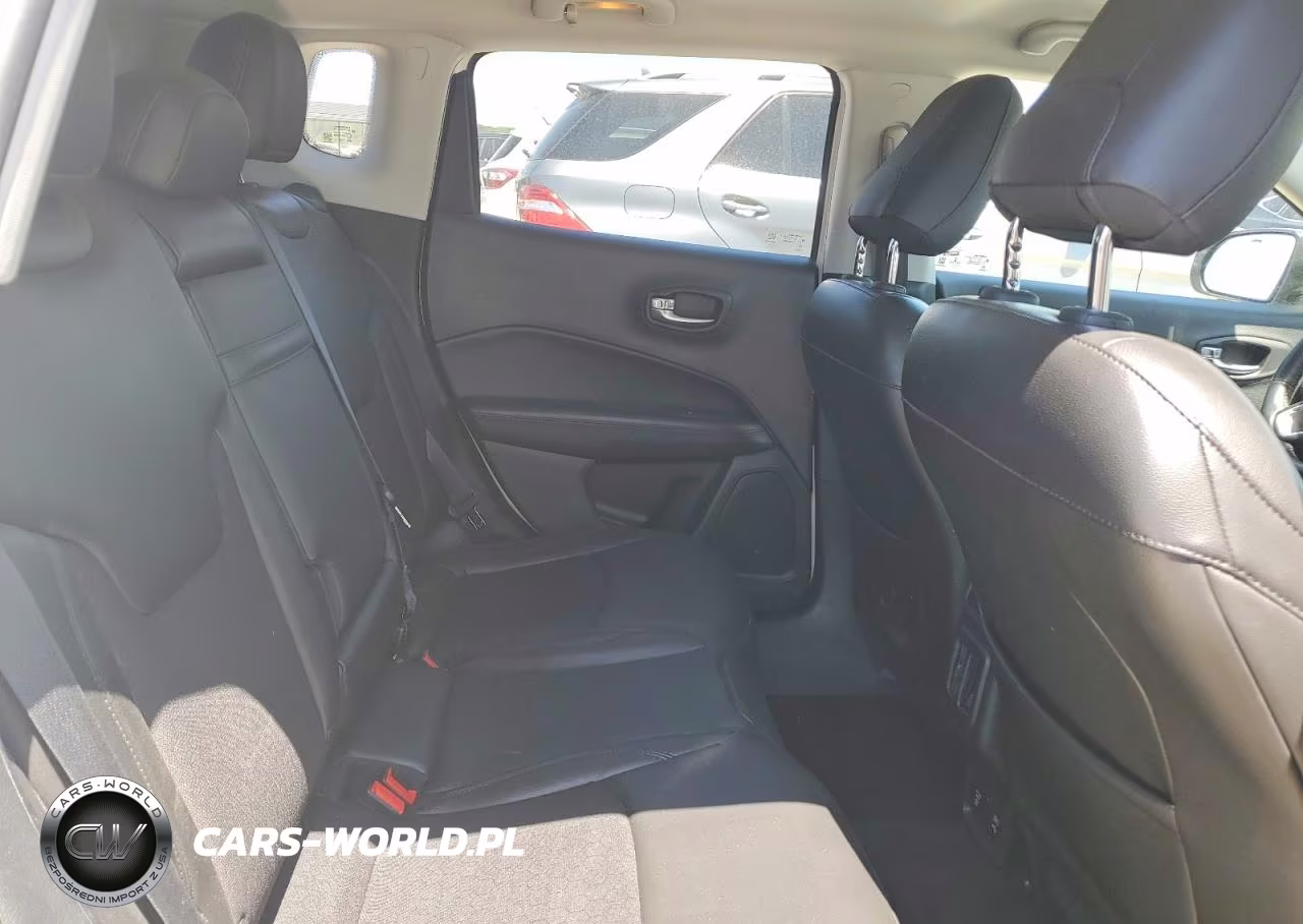 2018 Jeep Compass Latitude VIN:3C4NJDBB7JT315083 - 11