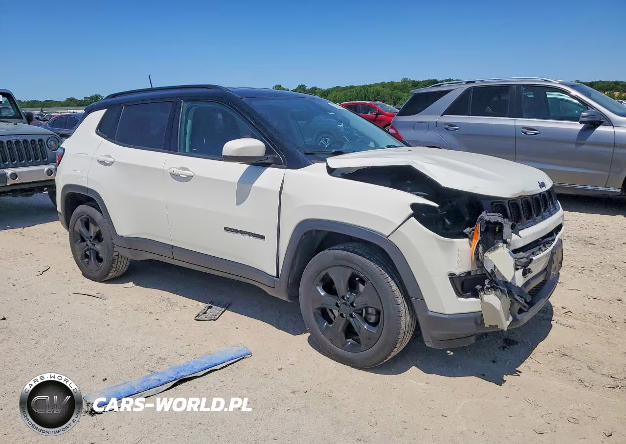 2018 Jeep Compass Latitude VIN:3C4NJDBB7JT315083 - 4
