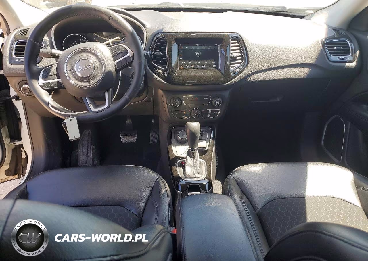 2018 Jeep Compass Latitude VIN:3C4NJDBB7JT315083 - 8