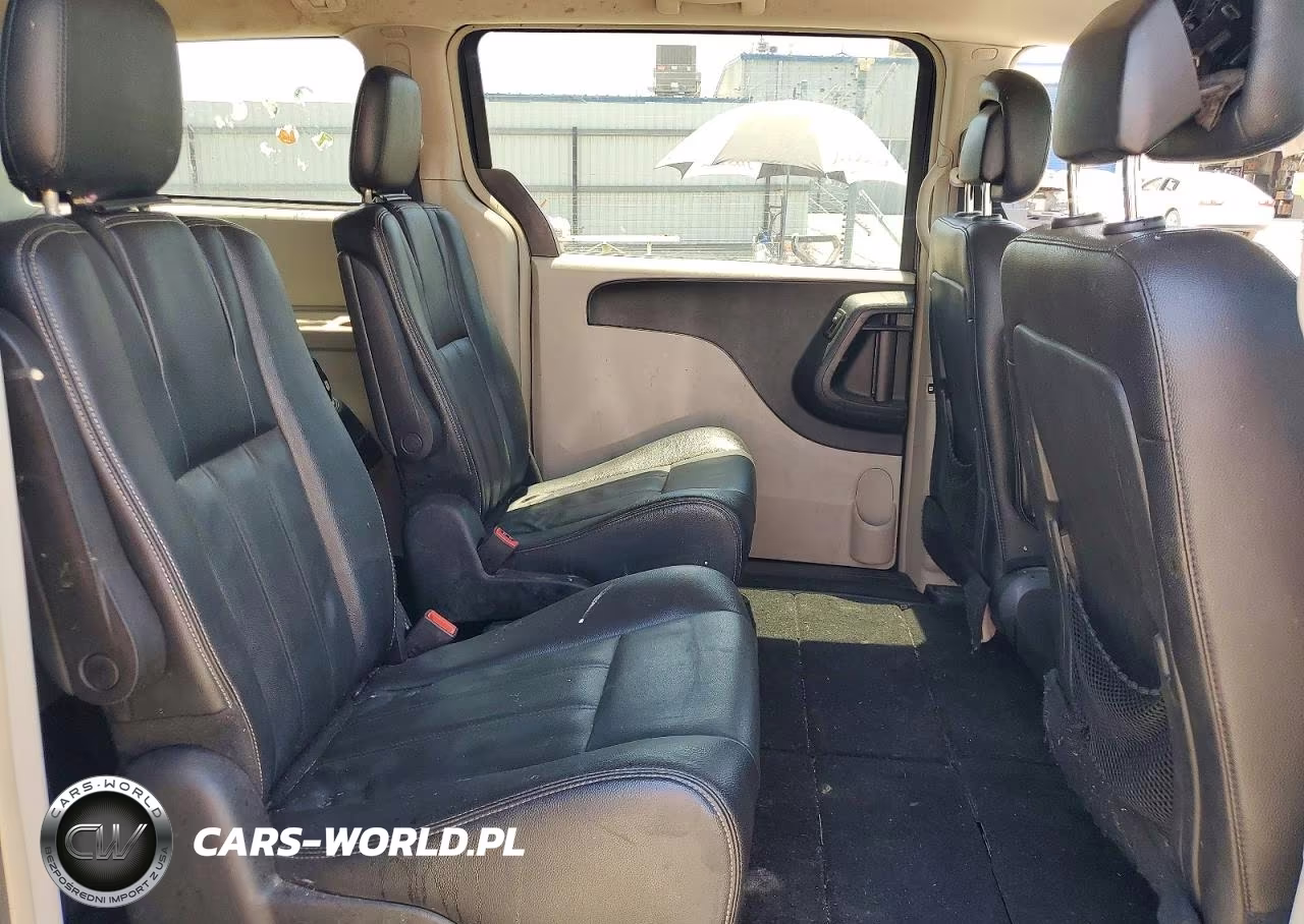 2014 Chrysler Town & Country Touring VIN:2C4RC1BG3ER444095 - 10