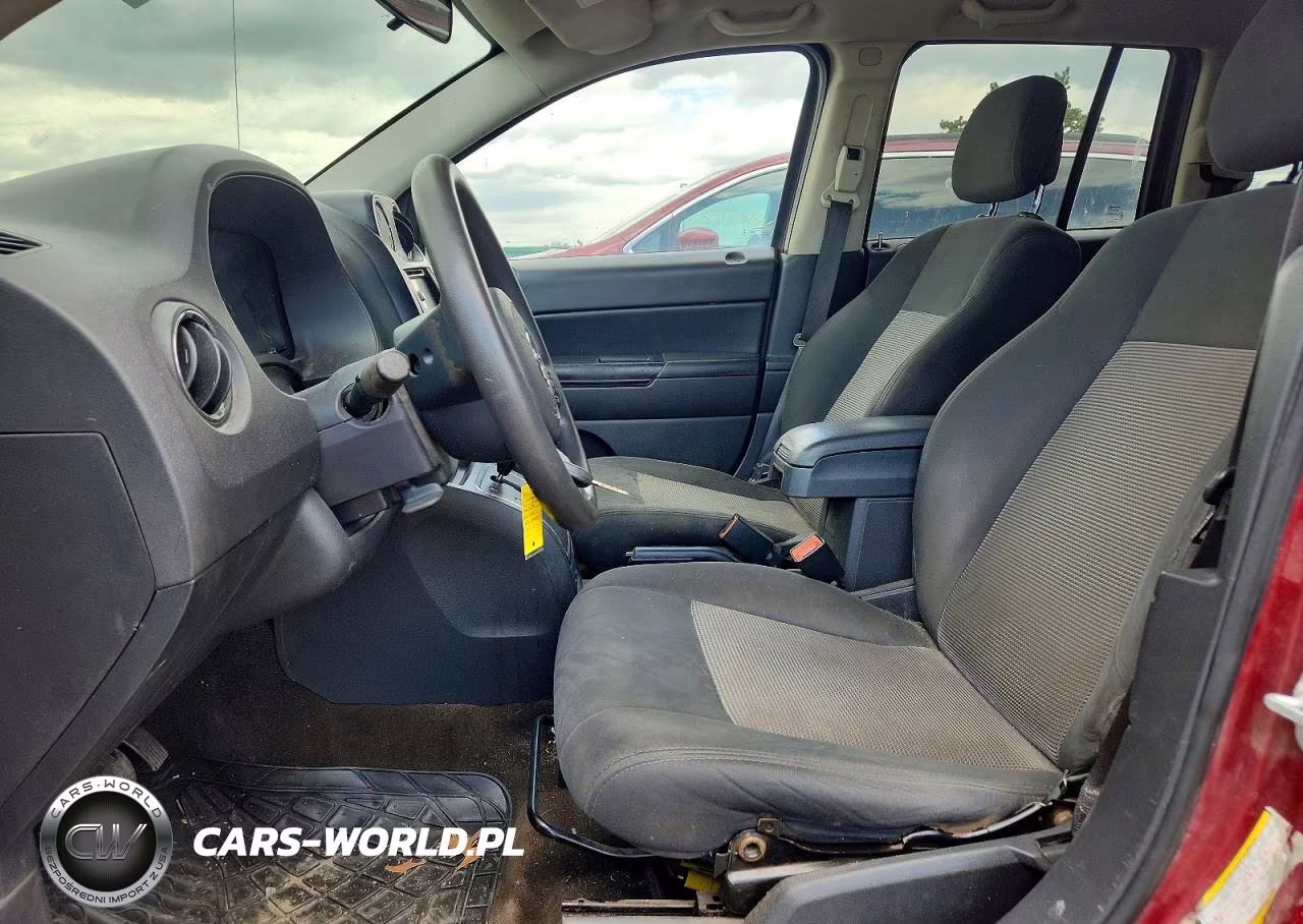 2014 Jeep Compass Sport VIN:1C4NJCBA8ED843857 - 7