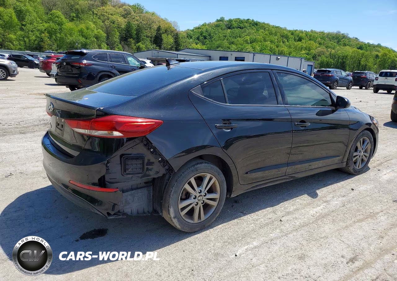 2018 Hyundai Elantra Sel VIN:5NPD84LF4JH236589 - 3