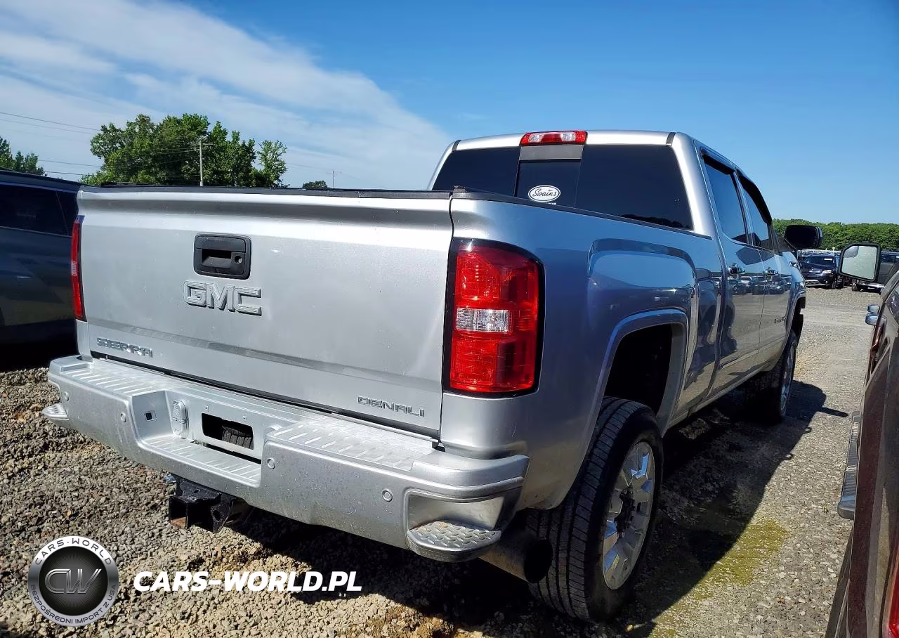 2018 GMC Sierra K2500 Denali VIN:1GT12UEY5JF224500 - 3