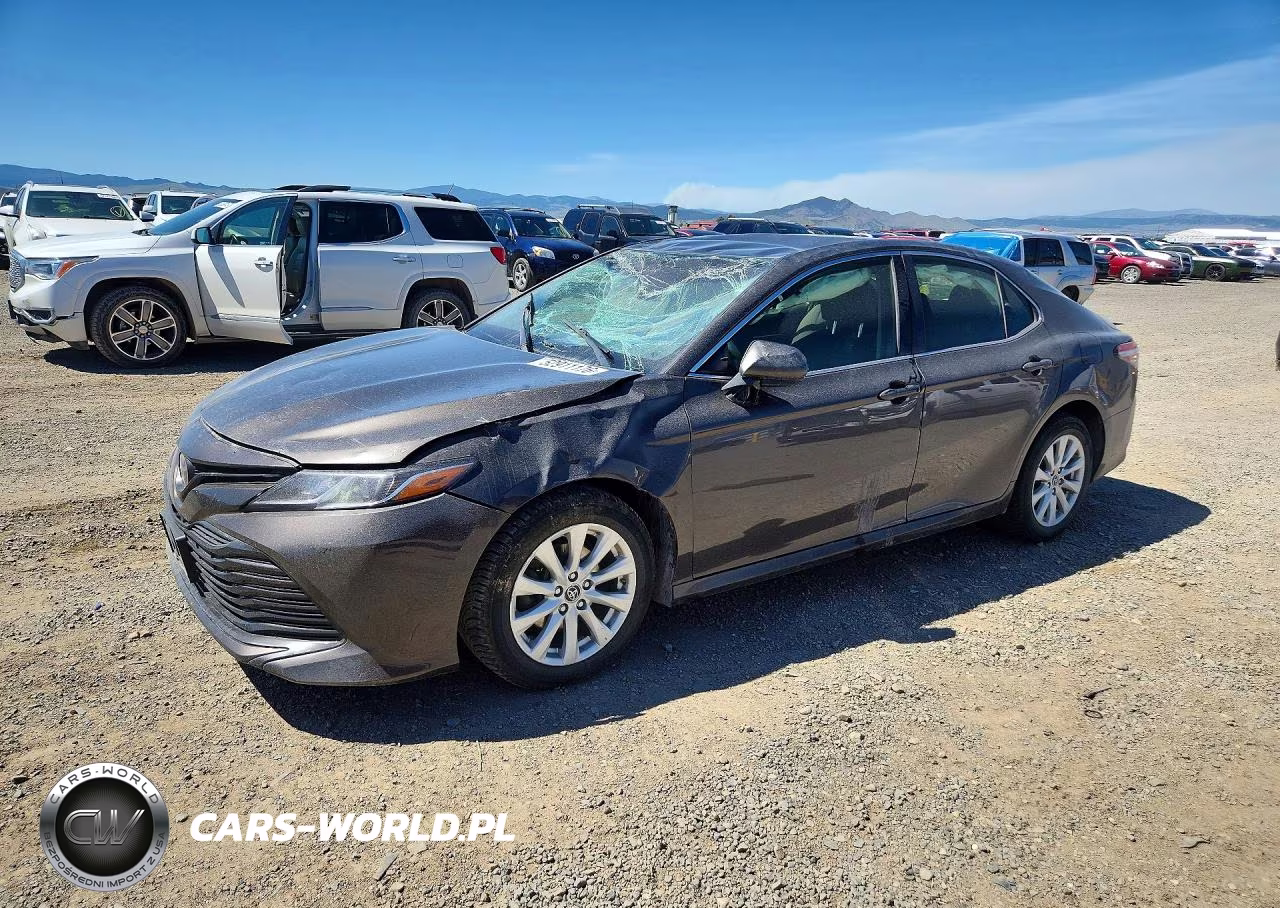 2018 Toyota Camry Le – zdjęcie 1 z 12