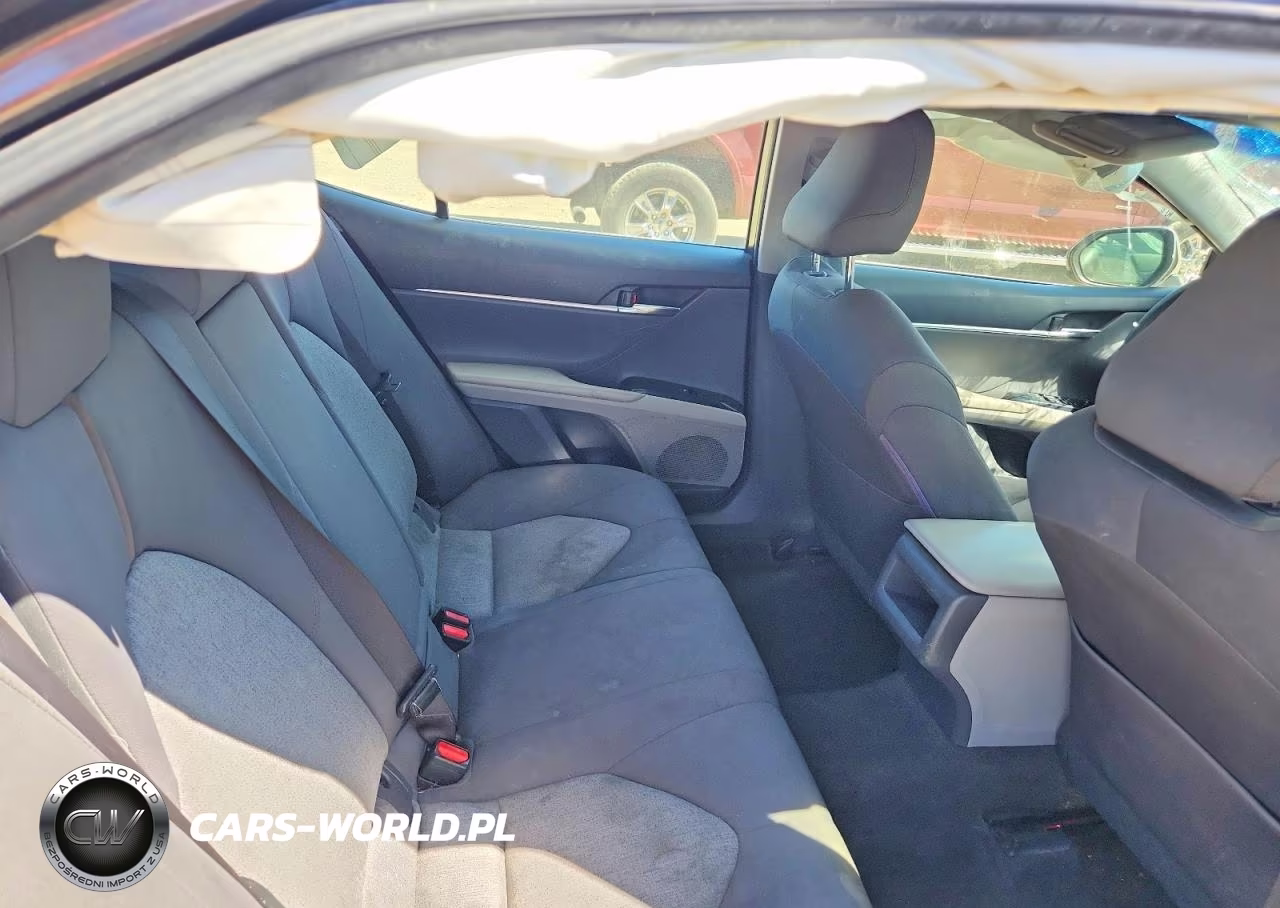 2018 Toyota Camry Le VIN:JTNB11HK2J3005956 - 10