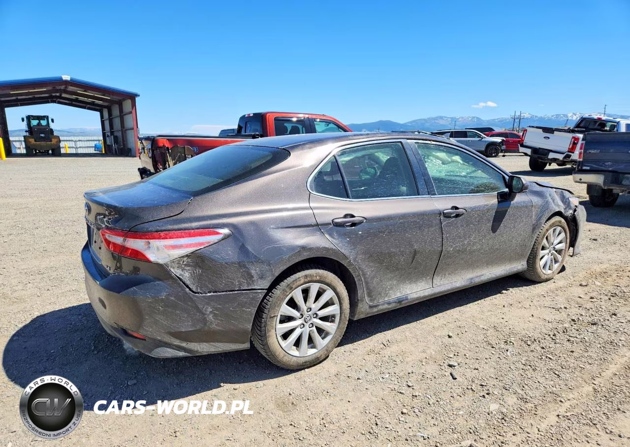 2018 Toyota Camry Le VIN:JTNB11HK2J3005956 - 3