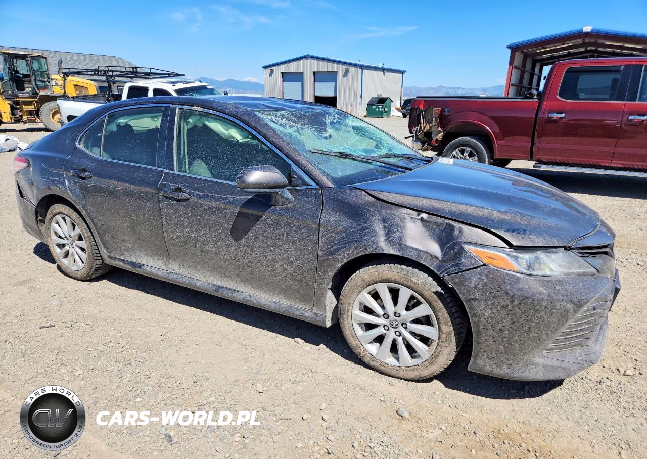 2018 Toyota Camry Le VIN:JTNB11HK2J3005956 - 4