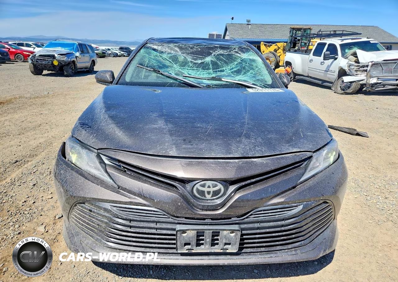 2018 Toyota Camry Le VIN:JTNB11HK2J3005956 - 5