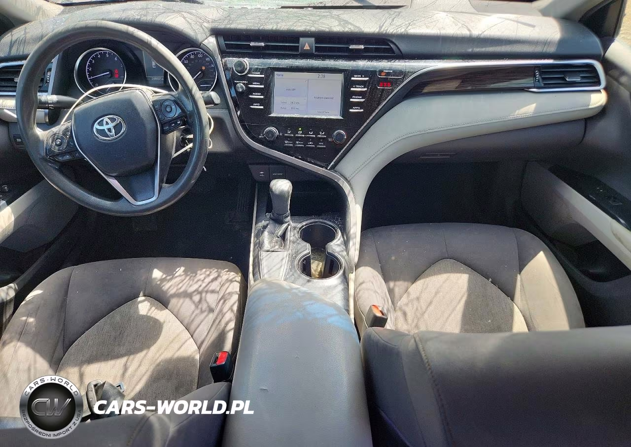 2018 Toyota Camry Le VIN:JTNB11HK2J3005956 - 8