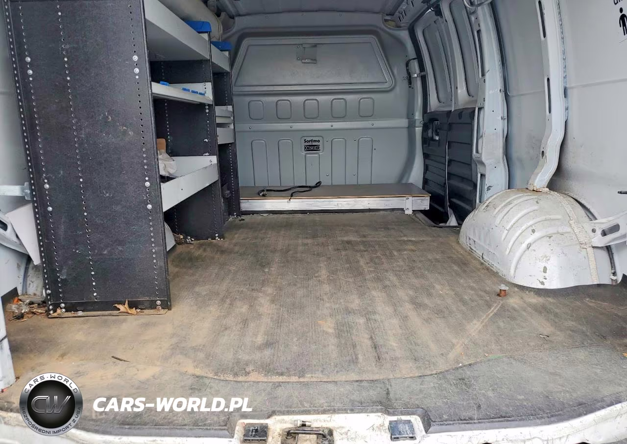 2015 Chevrolet Express G2500 VIN:1GCWGFCF8F1161093 - 10