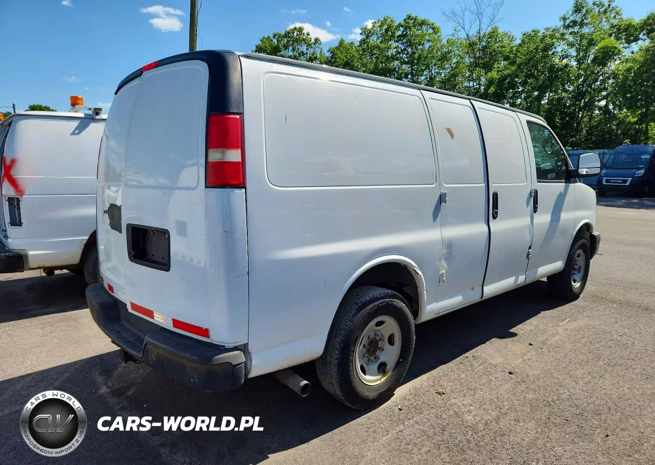 2015 Chevrolet Express G2500 VIN:1GCWGFCF8F1161093 - 3