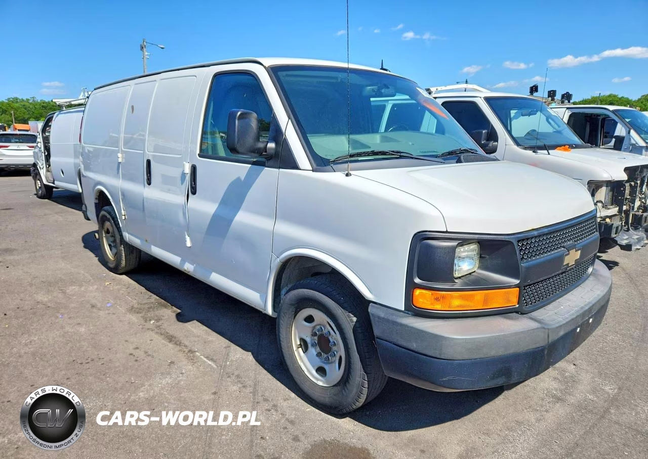 2015 Chevrolet Express G2500 VIN:1GCWGFCF8F1161093 - 4
