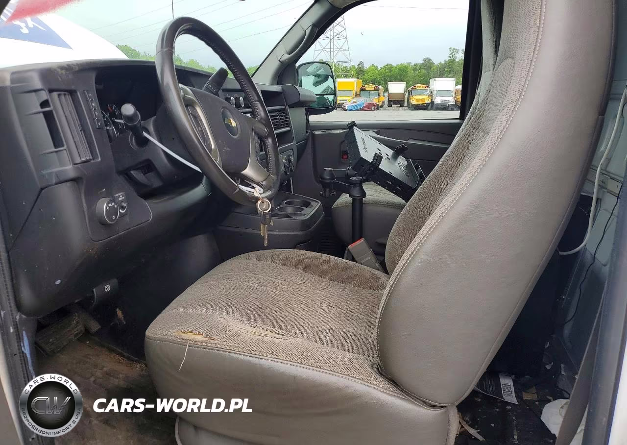 2015 Chevrolet Express G2500 VIN:1GCWGFCF8F1161093 - 7
