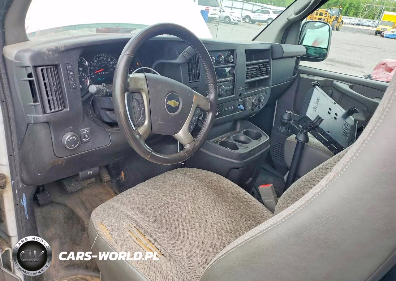 2015 Chevrolet Express G2500 VIN:1GCWGFCF8F1161093 - 8