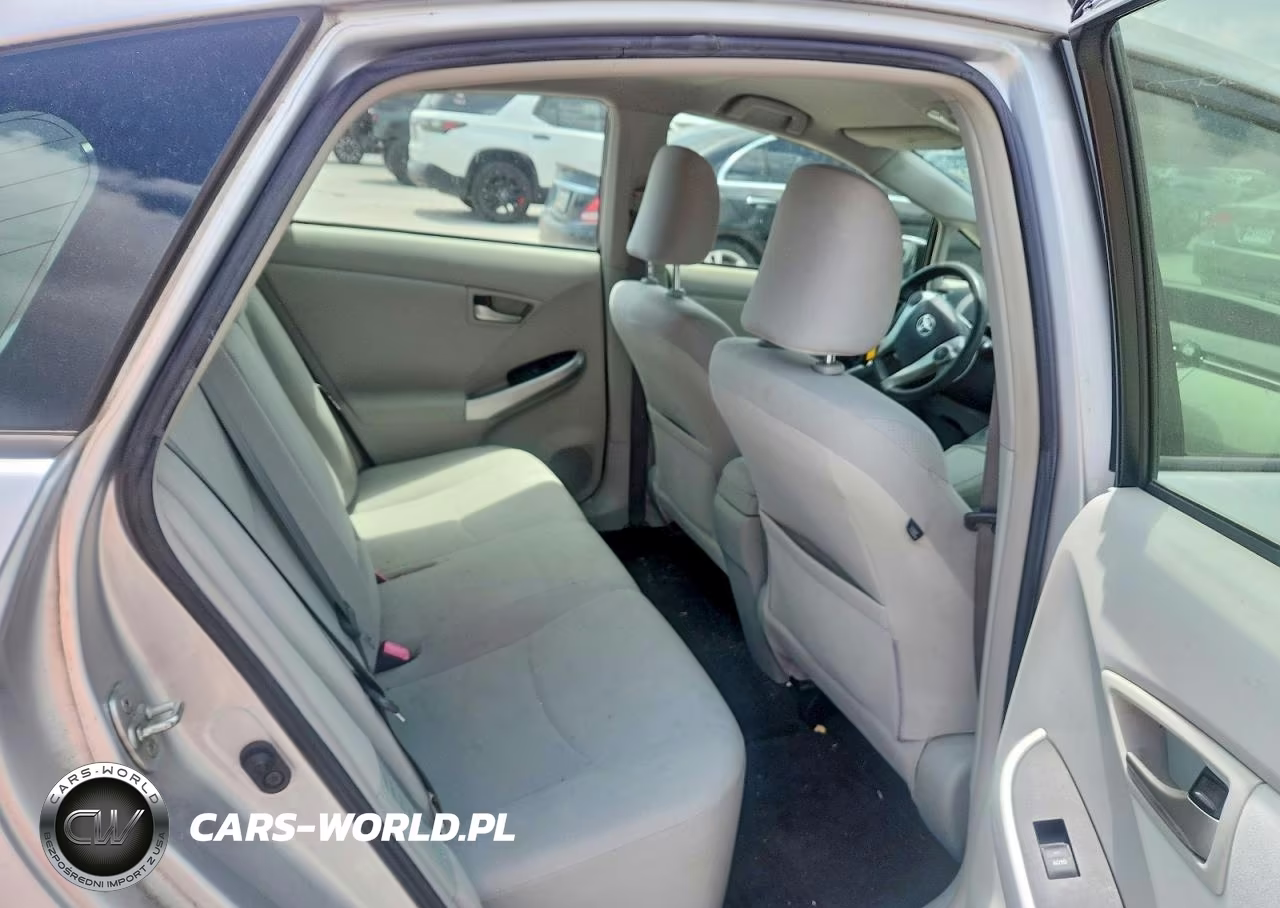 2013 Toyota Prius Two VIN:JTDKN3DU7D1628999 - 10