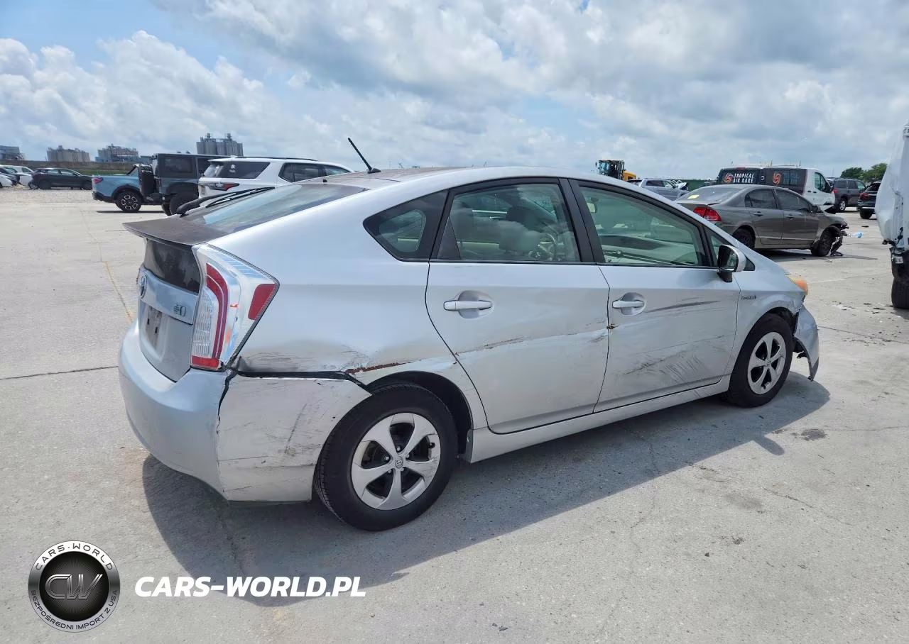 2013 Toyota Prius Two VIN:JTDKN3DU7D1628999 - 3