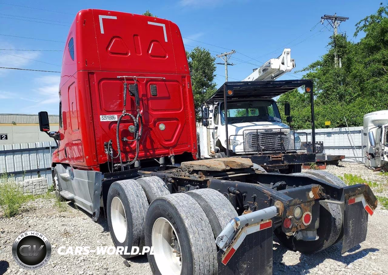 2015 Freightliner Cascadia 125 VIN:3AKJGLD59FSFP6877 - 3