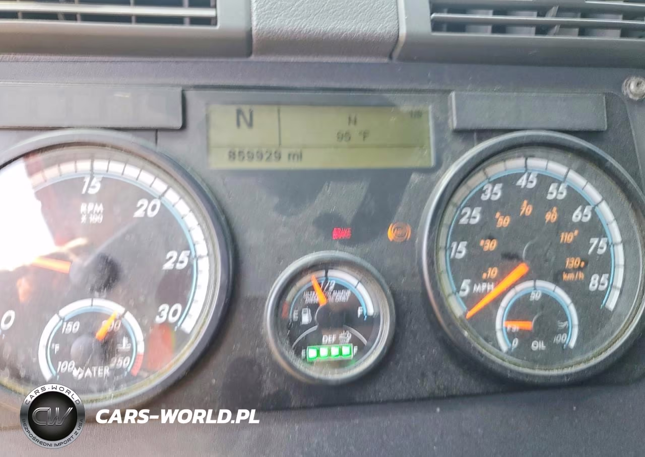 2015 Freightliner Cascadia 125 VIN:3AKJGLD59FSFP6877 - 8
