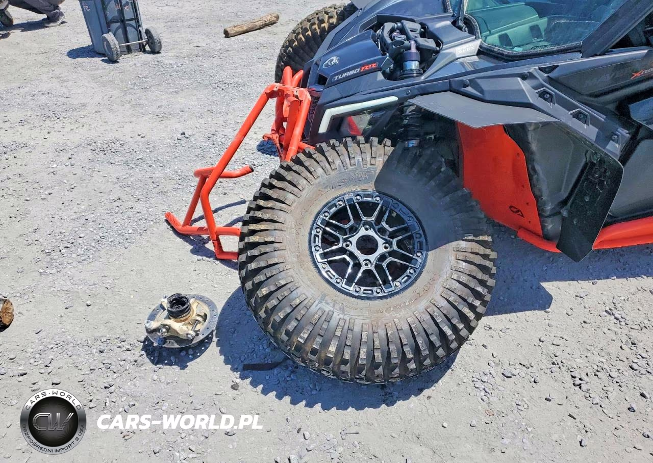 2025 Can-Am Maverick X3 Utility Vehicle VIN:3JBVXAV43SE001269 - 9