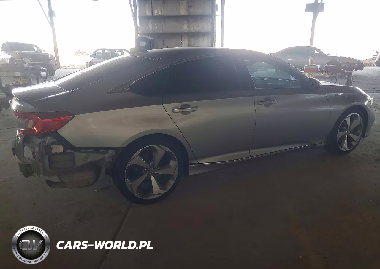 2018 Honda Accord Touring VIN:1HGCV1F90JA069441 - 3