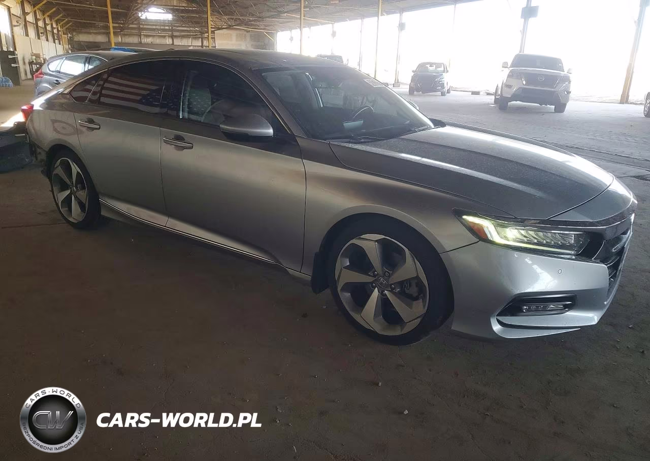 2018 Honda Accord Touring VIN:1HGCV1F90JA069441 - 4
