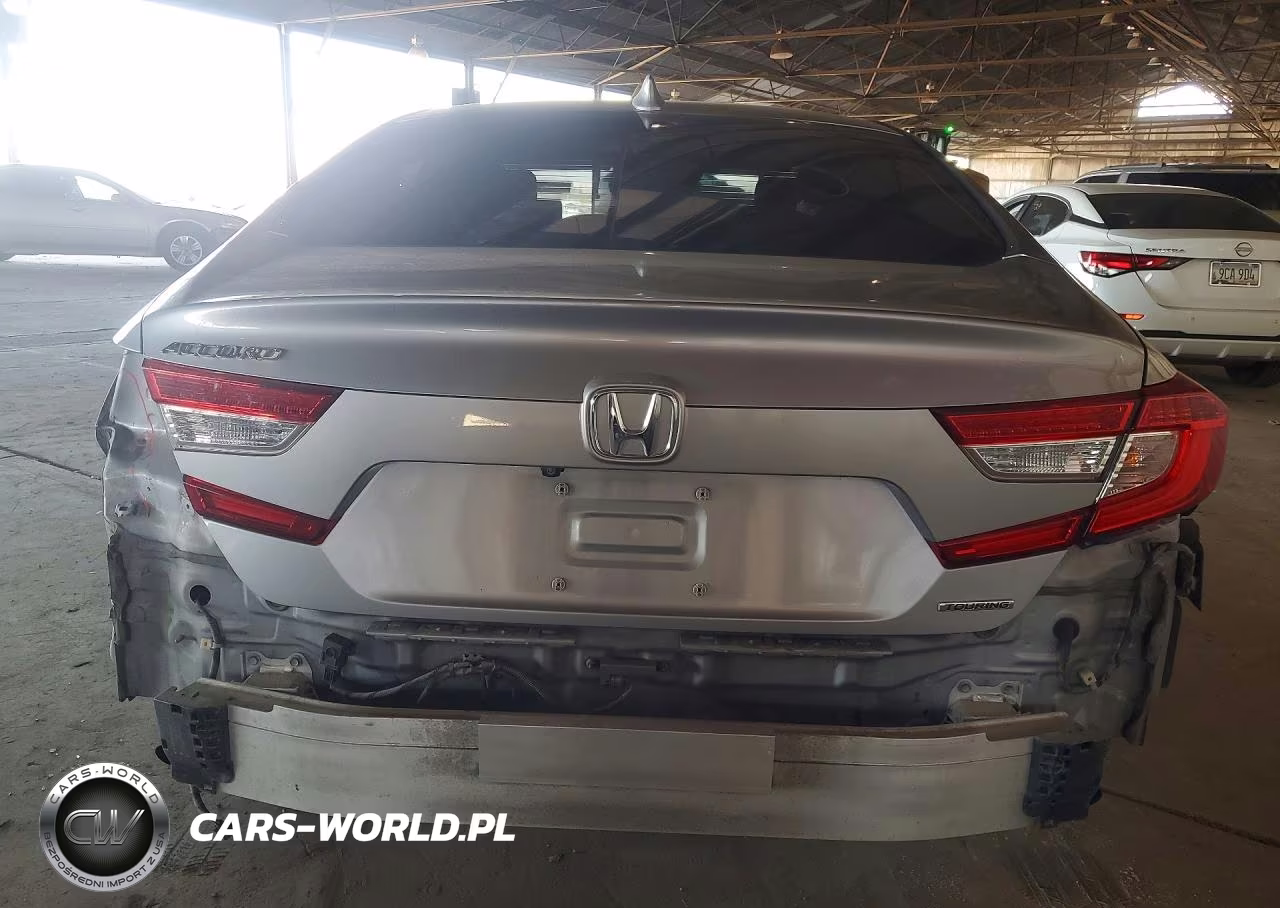 2018 Honda Accord Touring VIN:1HGCV1F90JA069441 - 6