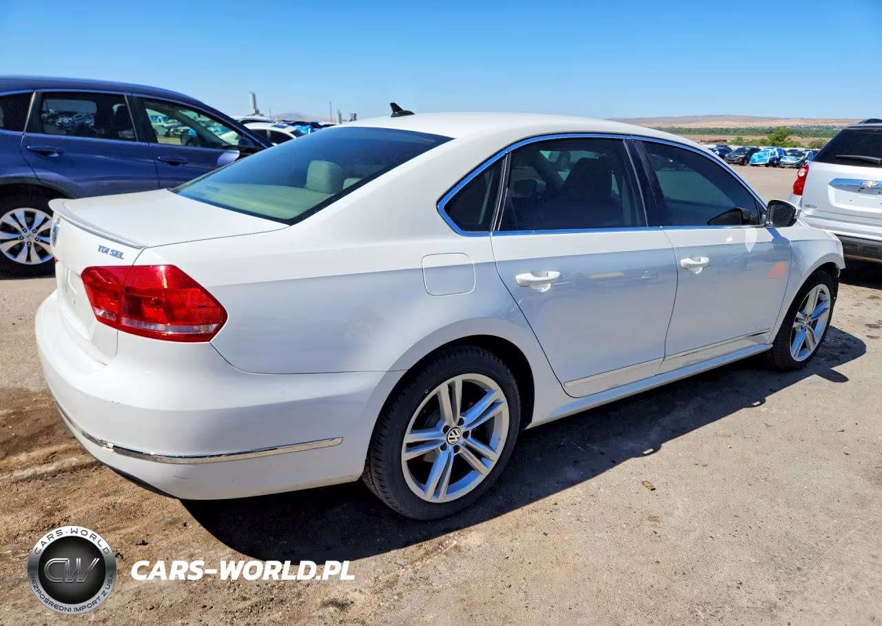 2015 Volkswagen Passat Sel VIN:1VWCV7A34FC064790 - 3