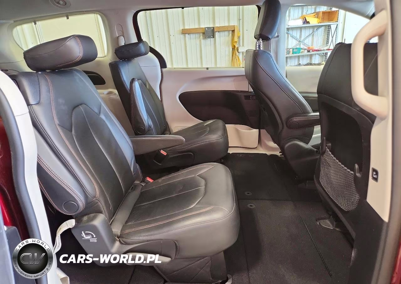 2017 Chrysler Pacifica Touring L VIN:2C4RC1BG9HR509441 - 11