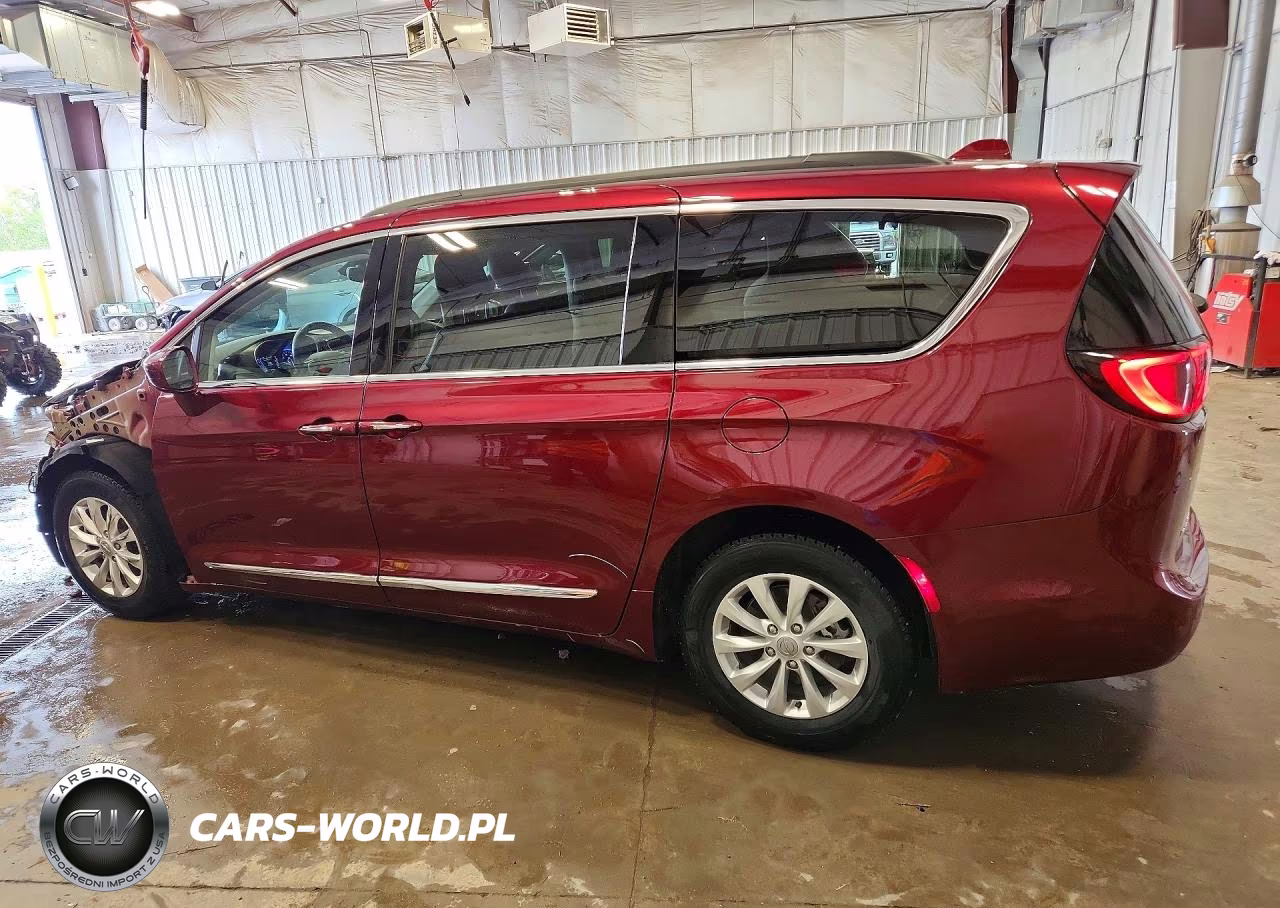 2017 Chrysler Pacifica Touring L VIN:2C4RC1BG9HR509441 - 2