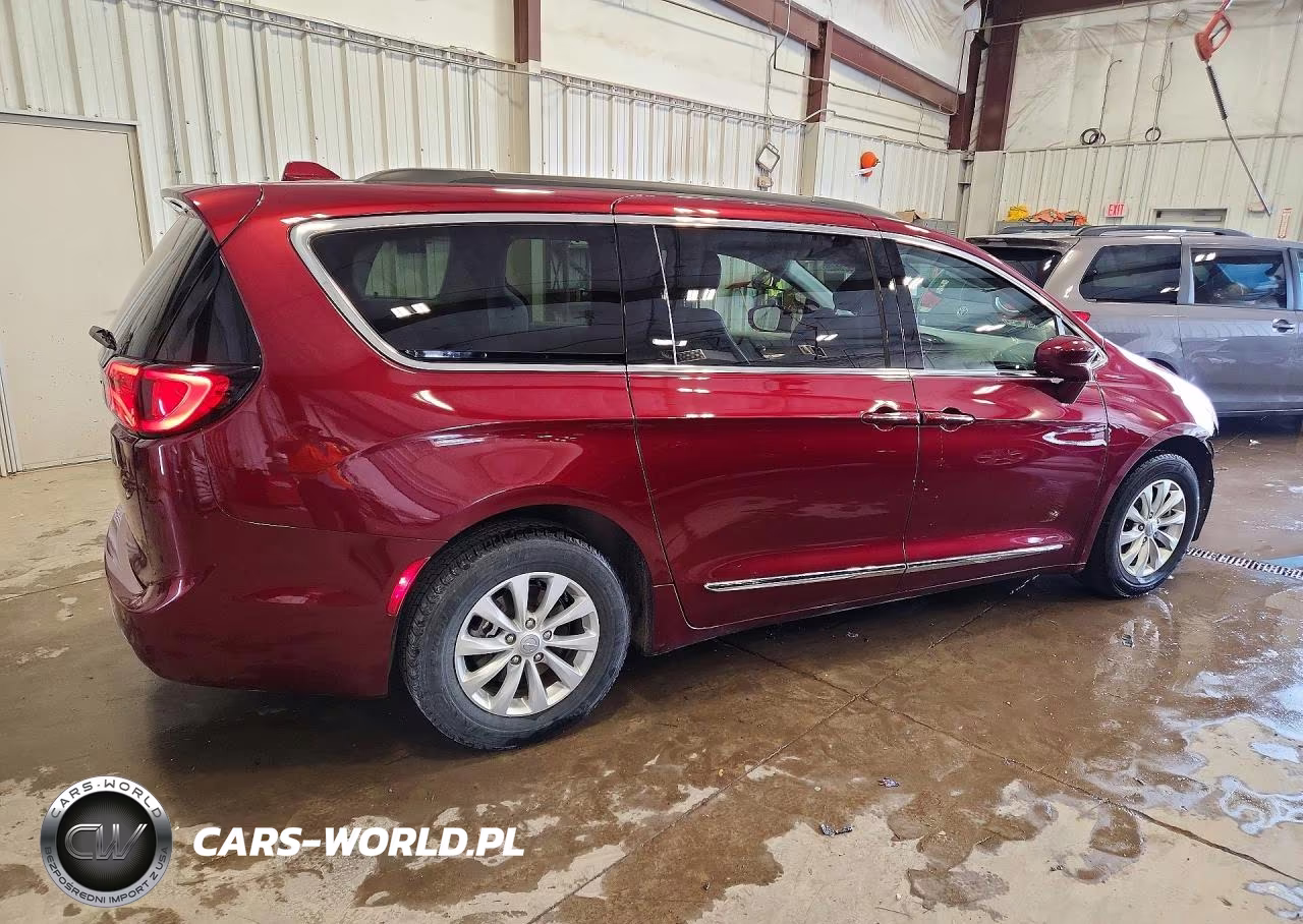 2017 Chrysler Pacifica Touring L VIN:2C4RC1BG9HR509441 - 3