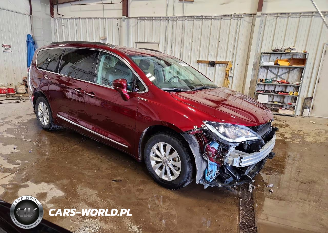 2017 Chrysler Pacifica Touring L VIN:2C4RC1BG9HR509441 - 4