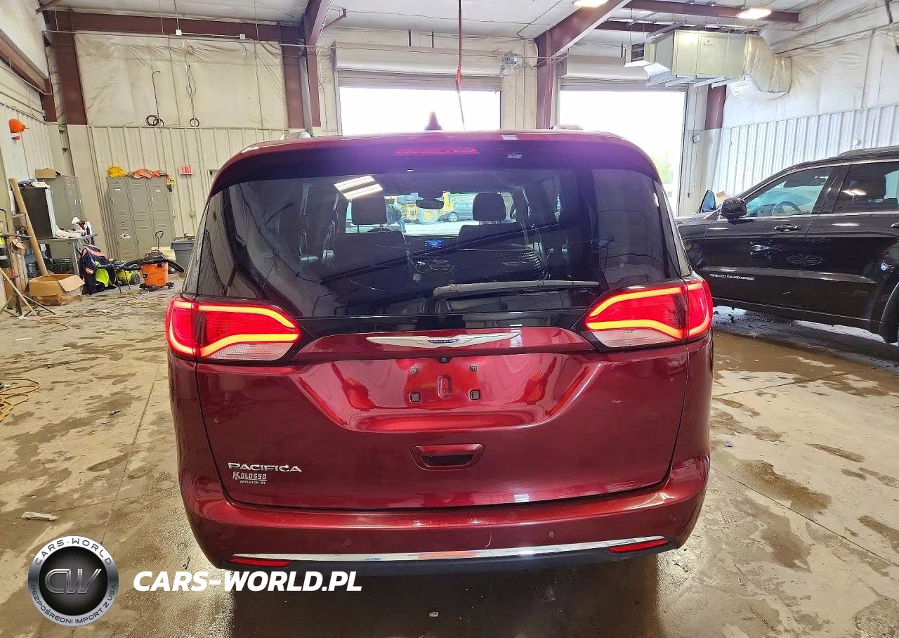 2017 Chrysler Pacifica Touring L VIN:2C4RC1BG9HR509441 - 6