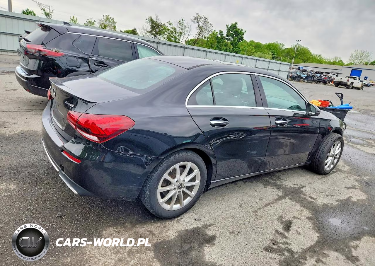 2021 Mercedes-Benz A 220 4Matic VIN:W1K3G4FB6MJ276097 - 3