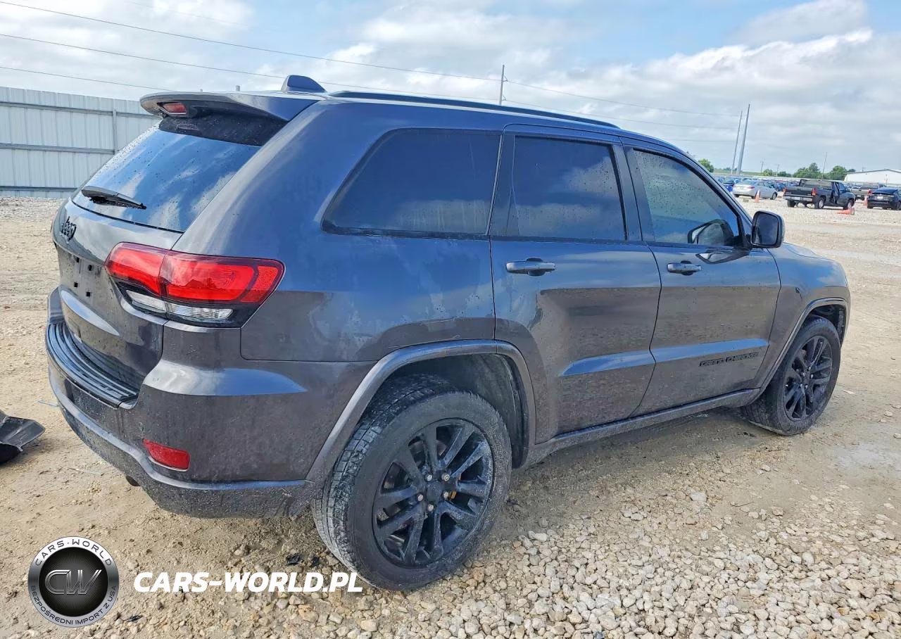 2017 Jeep Grand Cherokee Laredo VIN:1C4RJEAG0HC707896 - 3