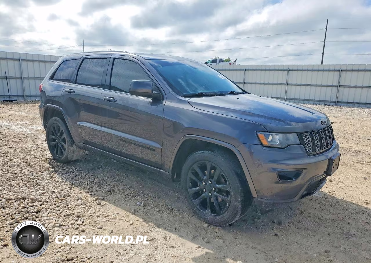 2017 Jeep Grand Cherokee Laredo VIN:1C4RJEAG0HC707896 - 4