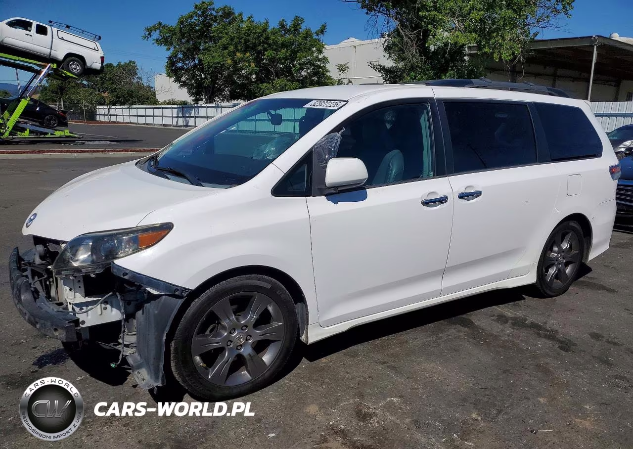 2013 Toyota Sienna Sport
